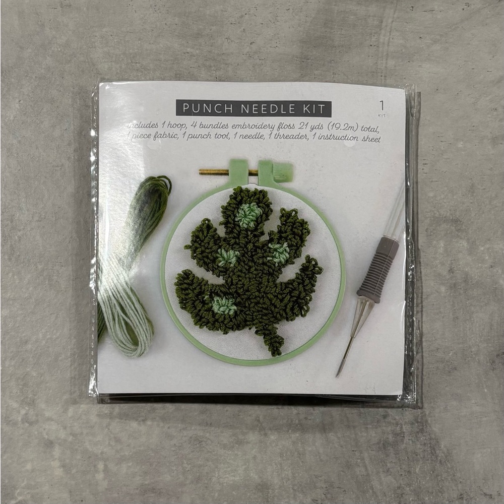 Punch Needle Kit Leaf Pattern - Green with Frame NWT